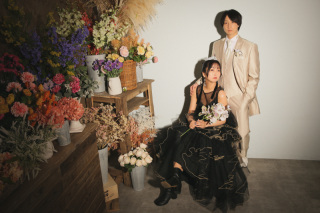 新作衣装で個性溢れる一枚を...。