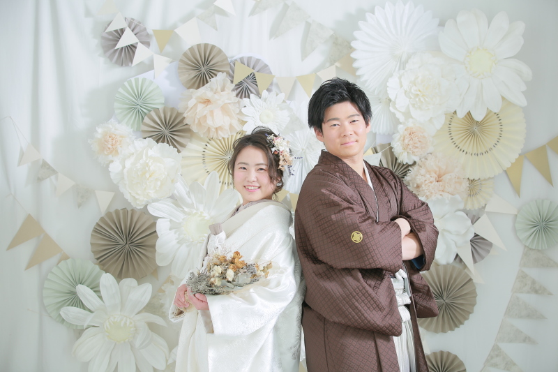 人気のペーパーファンの前で！