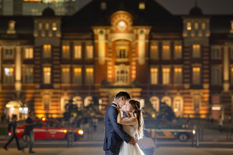 東京駅をバックに！！