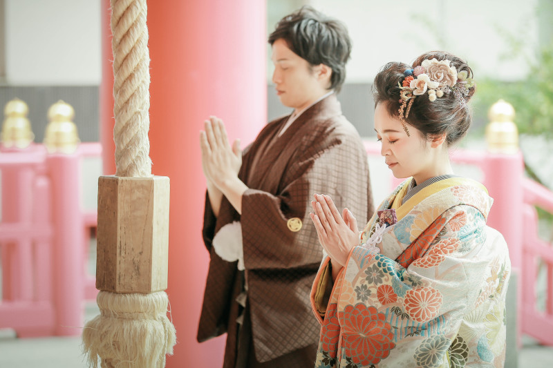 手を合わせて、二人の心も合わせて✨