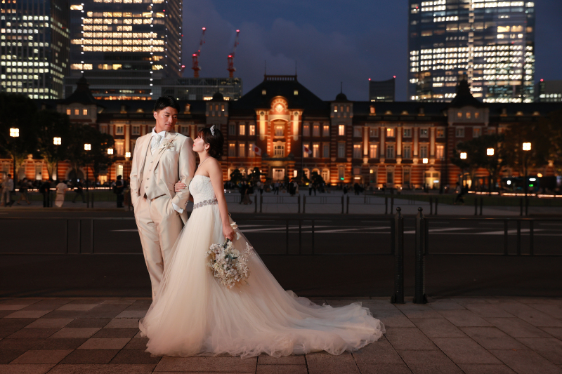 見つめ合って。