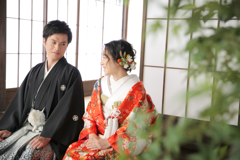 縁側で二人仲良く