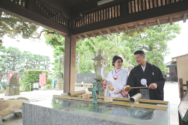 まずはお清めから。