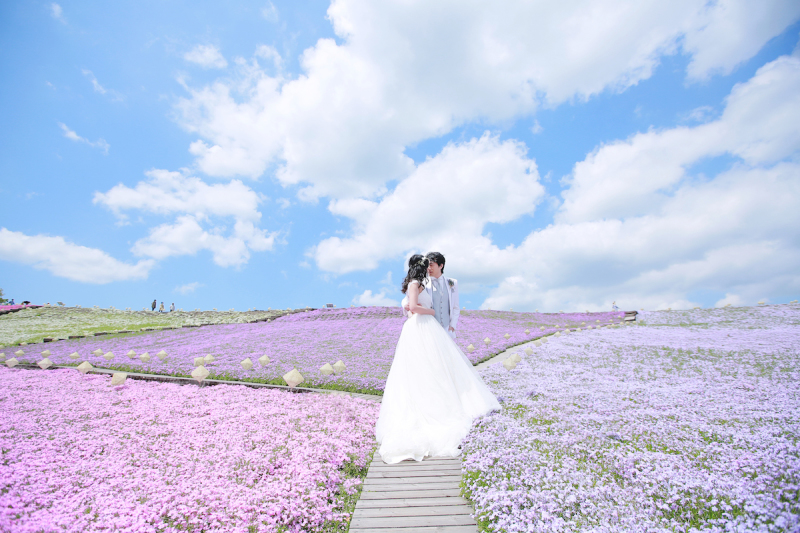芝桜と青空と二人