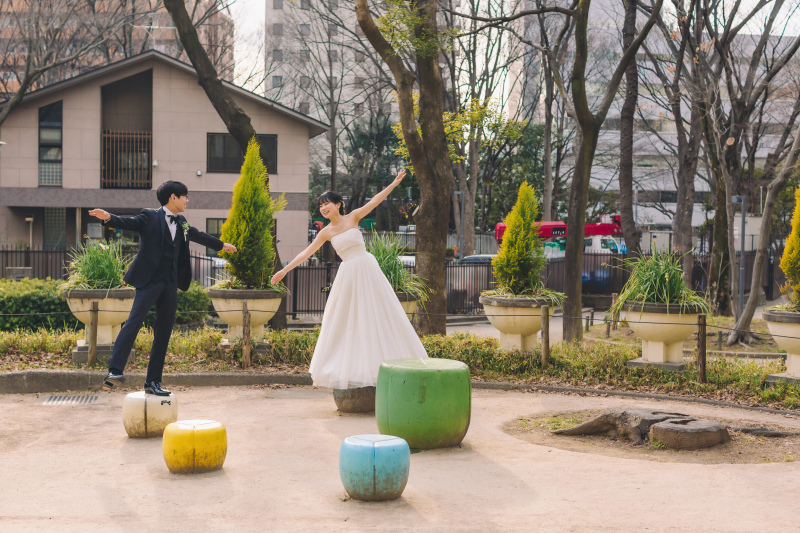子供の頃にかえったように遊びながら