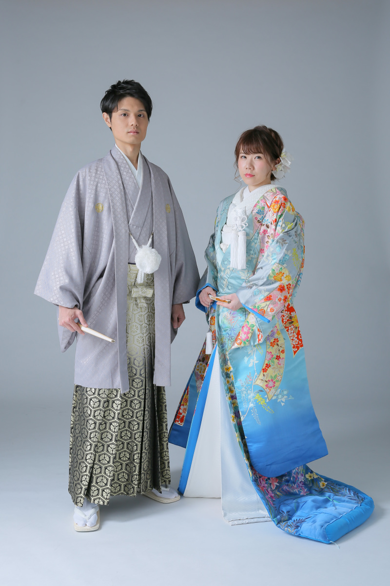 最初はカチッと