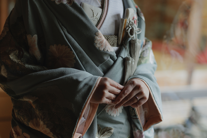 淡い色使いでまとめたコーディネート