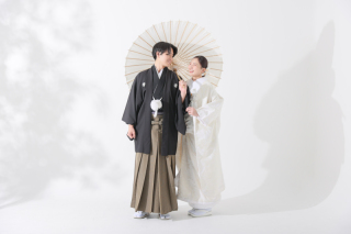 STUDIO AQUA 新宿店（スタジオAQUA）_【シンプルな背景が「おふたりらしさ」を輝かせる】スタジオPLUS