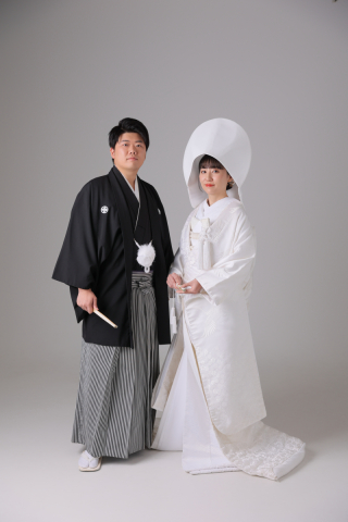 STUDIO AQUA 新宿店（スタジオAQUA）_【シンプルな背景が「おふたりらしさ」を輝かせる】スタジオPLUS