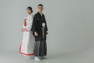 STUDIO AQUA 新宿店（スタジオAQUA）_【シンプルな背景が「おふたりらしさ」を輝かせる】スタジオPLUS