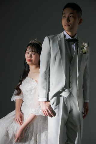 STUDIO AQUA 新宿店（スタジオAQUA）_【シンプルな背景が「おふたりらしさ」を輝かせる】スタジオPLUS