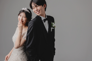 STUDIO AQUA 新宿店（スタジオAQUA）_【シンプルな背景が「おふたりらしさ」を輝かせる】スタジオPLUS