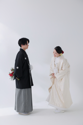 STUDIO AQUA 新宿店（スタジオAQUA）_【シンプルな背景が「おふたりらしさ」を輝かせる】スタジオPLUS