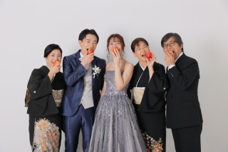 STUDIO AQUA 新宿店（スタジオAQUA）_【シンプルな背景が「おふたりらしさ」を輝かせる】スタジオPLUS