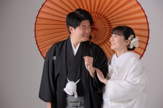 STUDIO AQUA 新宿店（スタジオAQUA）_【シンプルな背景が「おふたりらしさ」を輝かせる】スタジオPLUS