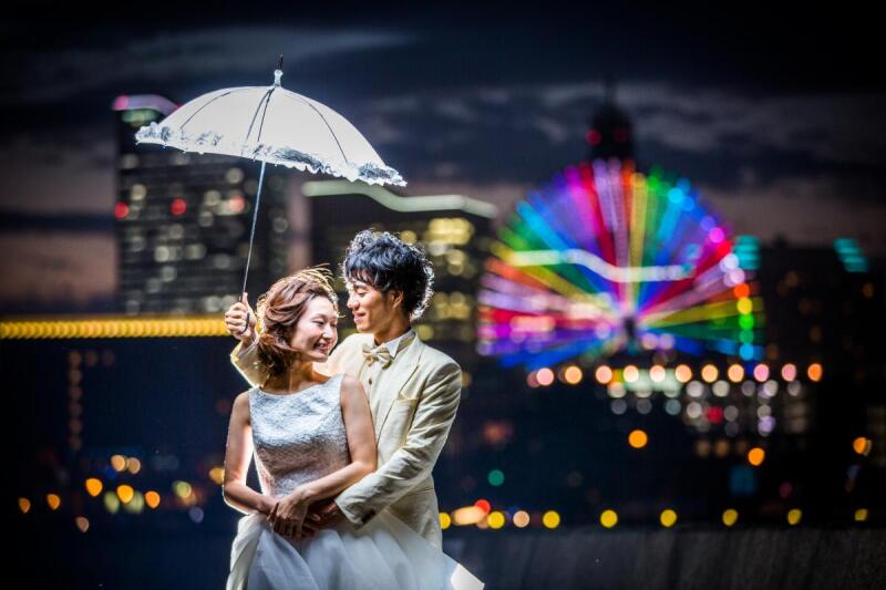 夜景での撮影が得意です。東京駅から横浜みなとみらいまで、お好きな場所で光や街の表情を生かしながら、ロマンチックで記憶に残る一枚を一緒に撮影しましょう。大切な時間を写真に残します丁寧に心を込めてぜひ一緒