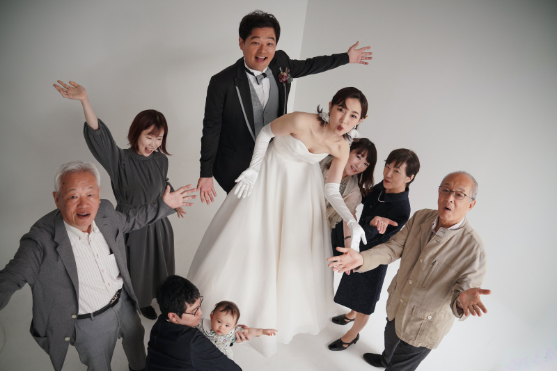 【撮る結婚式を叶える】家族フォトウェディング*200カット美肌小顔スタイルアップ補正付き/台紙3冊*