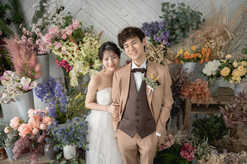 【ドレス/タキシード・ヘアメイク付き!】洋装ハウススタジオ*基本台紙*1カットデータ*美肌小顔スタイルアップ付き*