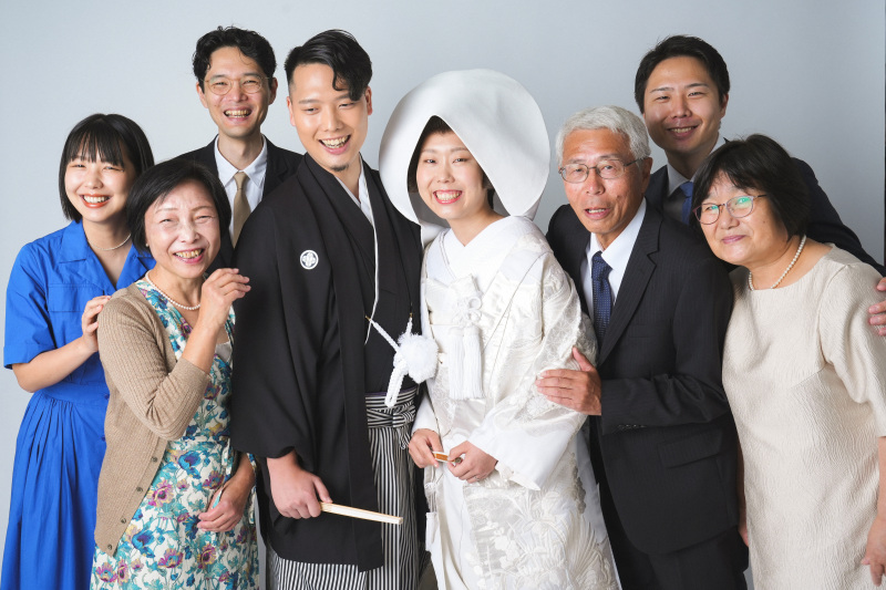 【撮る結婚式を叶える】家族フォトウェディング*200カット美肌小顔スタイルアップ補正付き/台紙3冊*