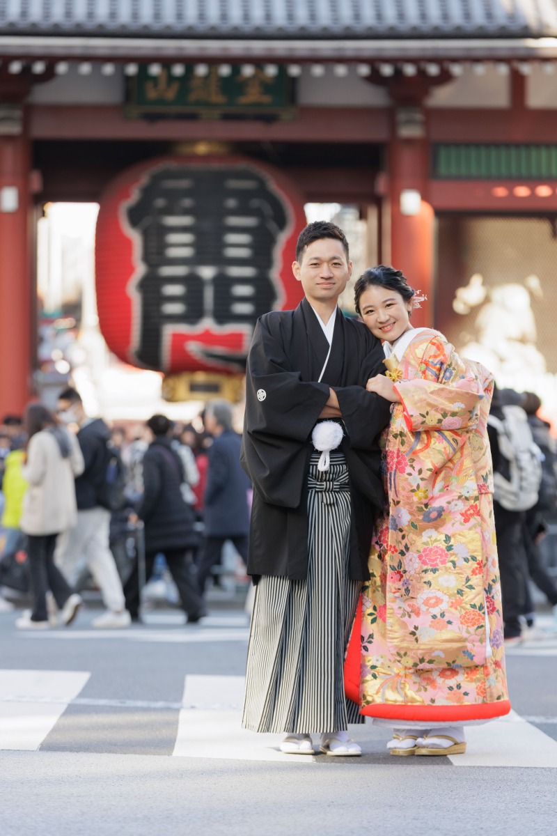 まずは雷門の前で