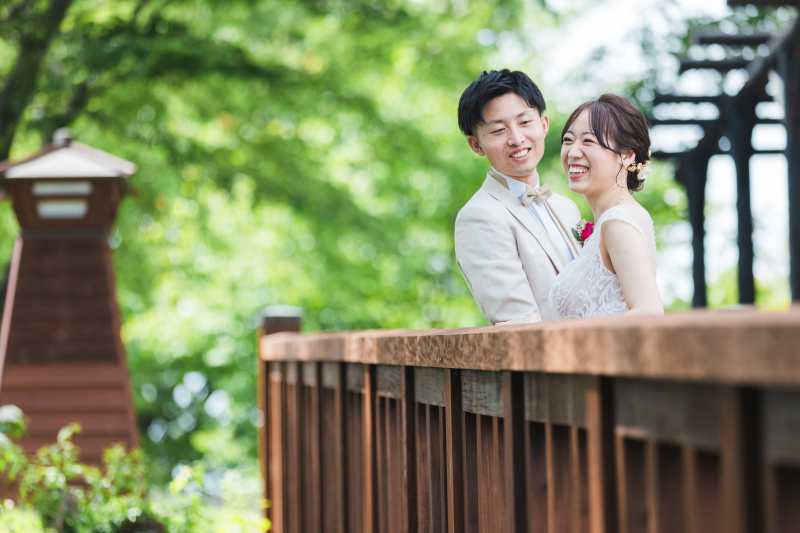 見つめるご新郎様