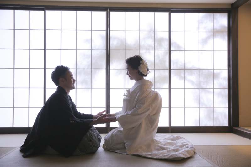 和室の中での笑顔