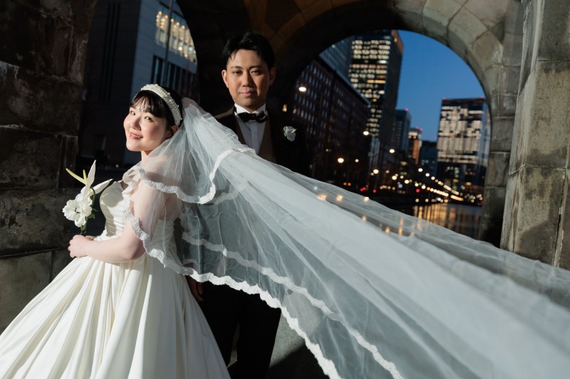 ベールを靡かせて