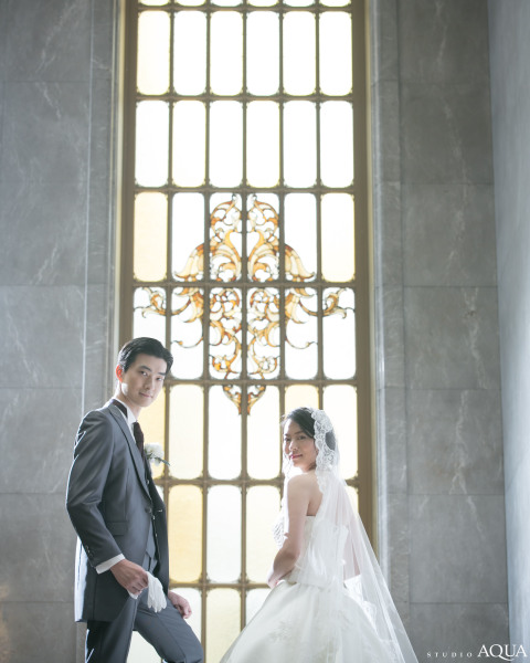 気品あふれるステンドグラスにマリアベールが合う