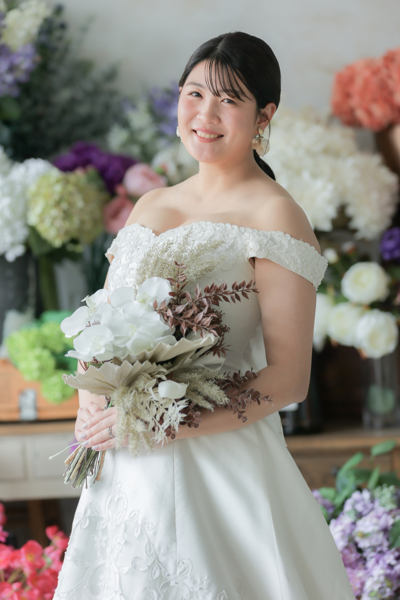 まずはウエディングドレスから