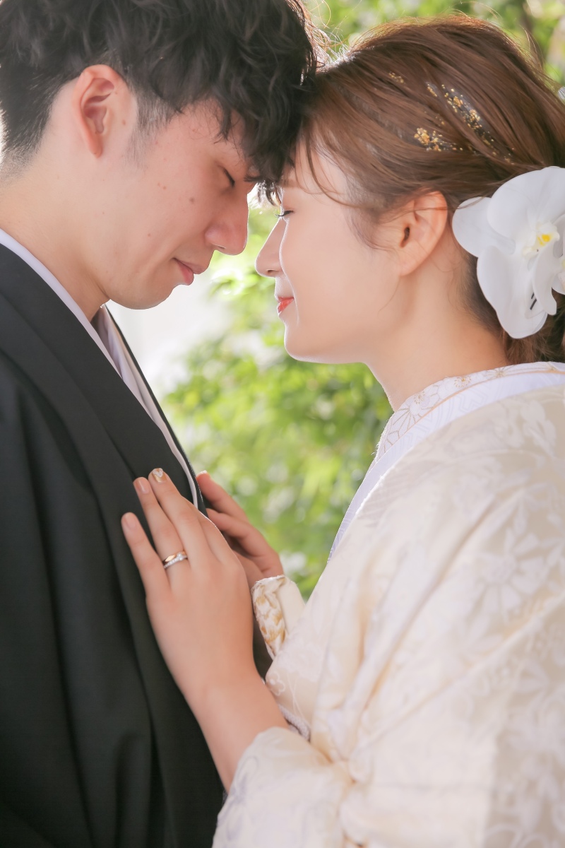 頭をくっつけて