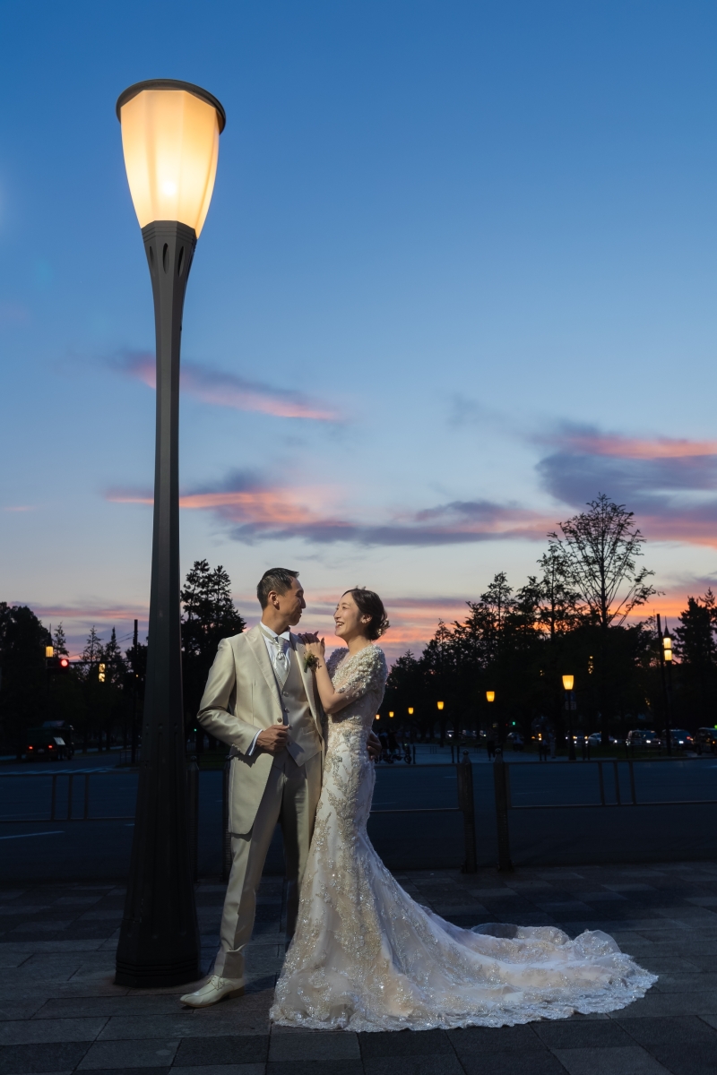 ライトに照らされて