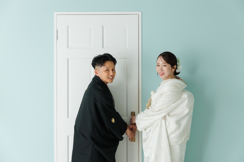 白いドアを使って