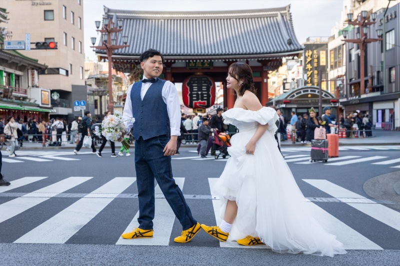 同じスニーカーで歩く、浅草の一日。洋装ロケーション撮影