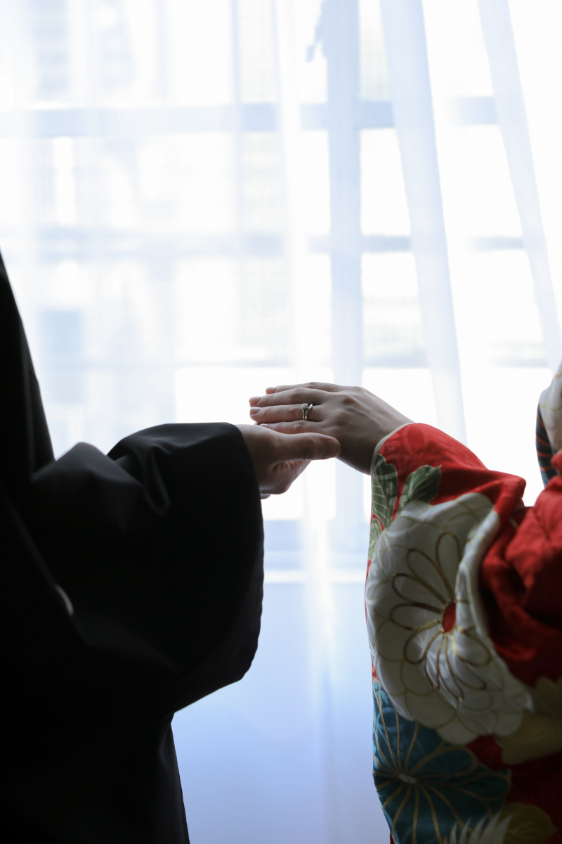 カーテン越しに