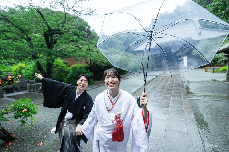 お二人のお茶目な一面が見られる、楽しい一枚。