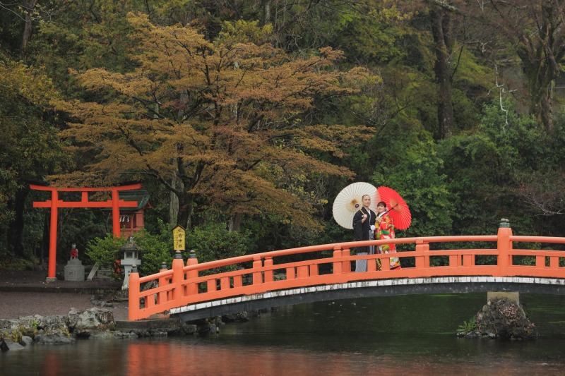 赤い鳥居と太鼓橋