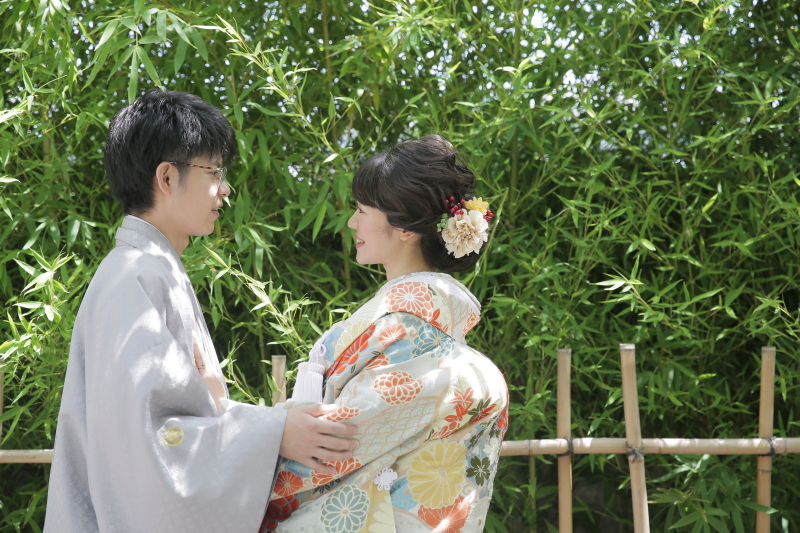 緑をバックに。