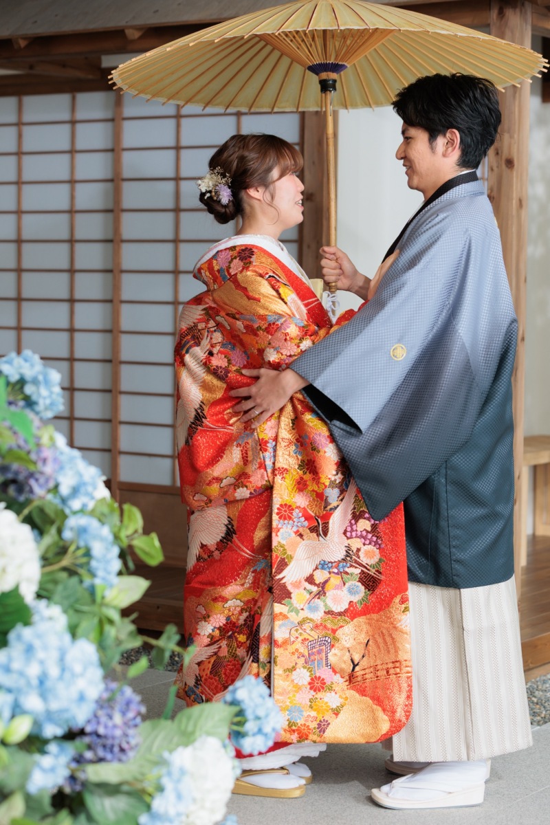 向かい合わせで