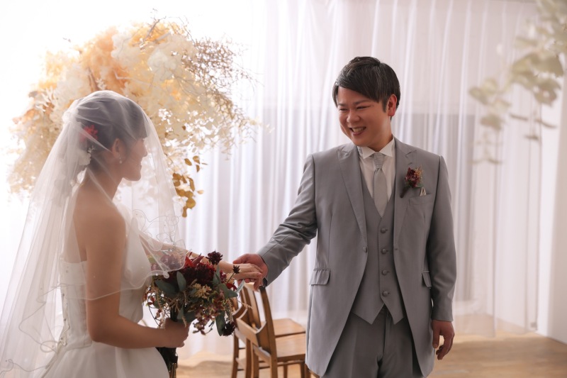 手を取り合って、、