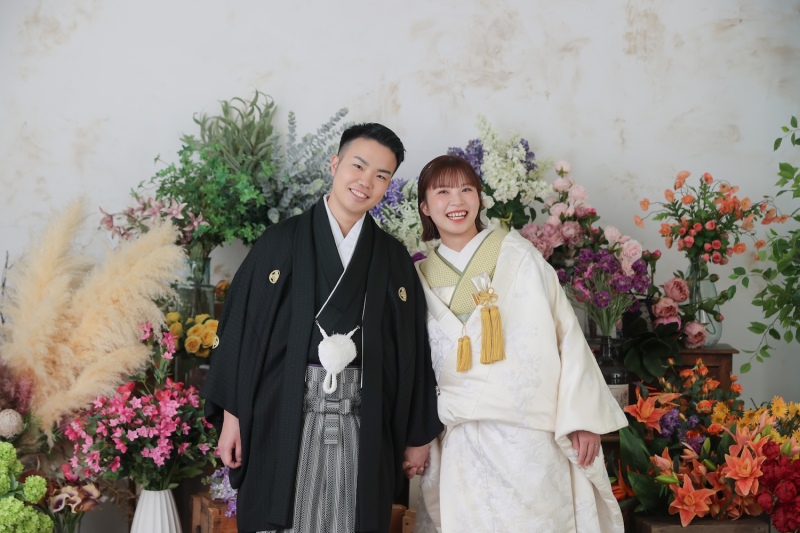 お花に囲まれるお二人！