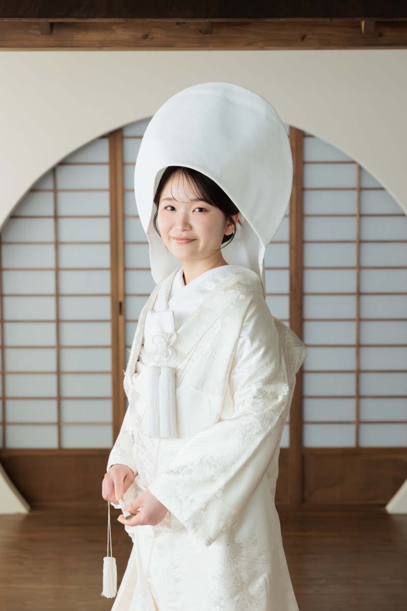 綿帽子をつけて