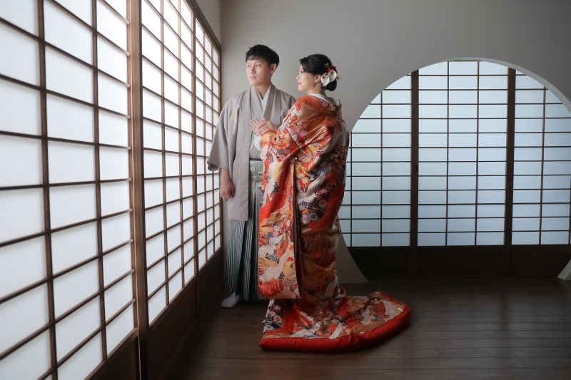 障子からの光をうけて