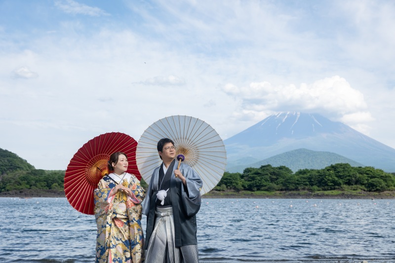 雄大な富士山を見つめて