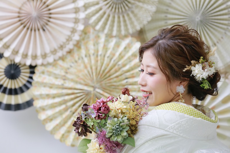 ヘアスタイルはナチュラルに