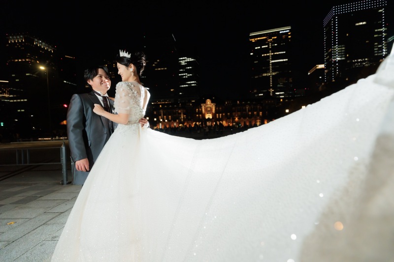 トレーンを広げて