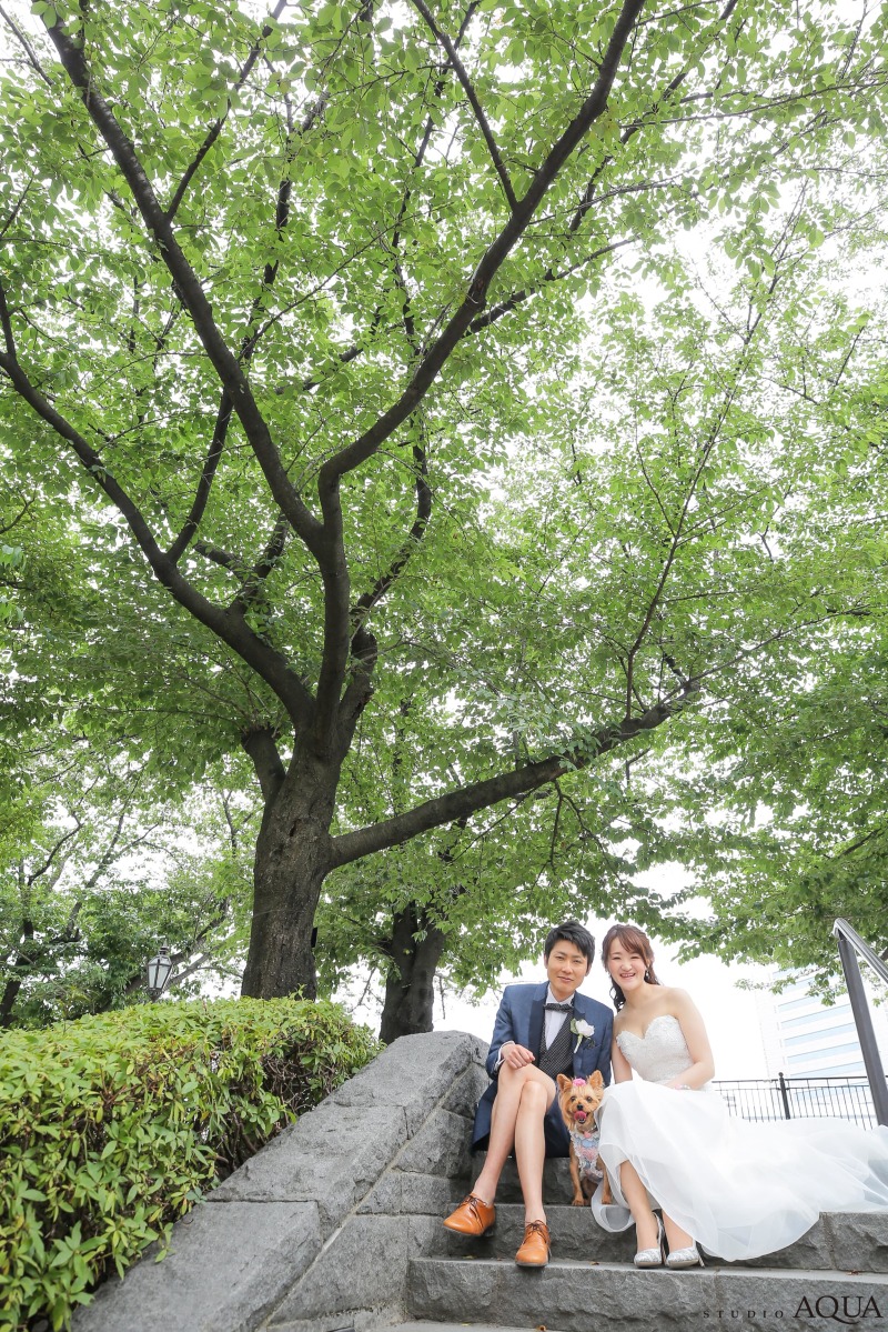 みんなで階段に腰掛けて