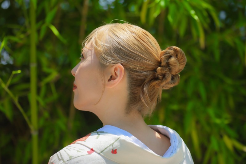 髪型も
