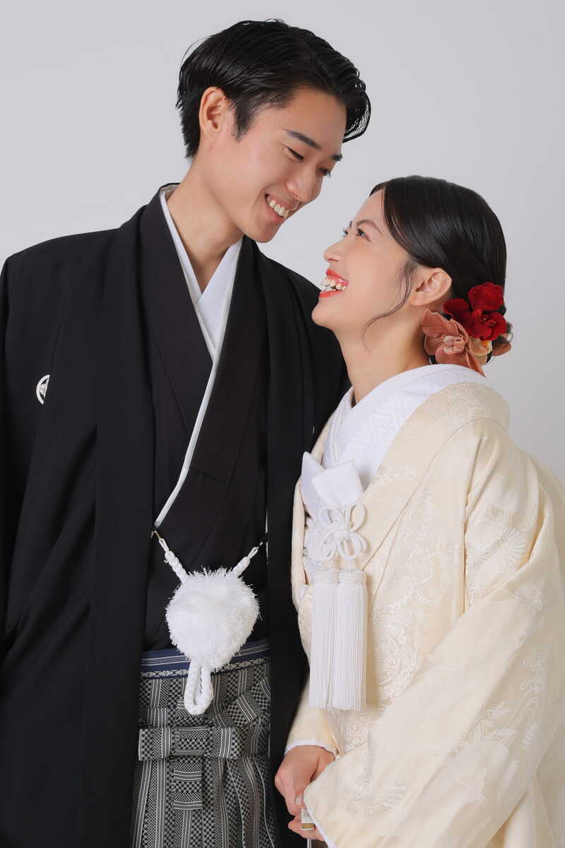笑い合って