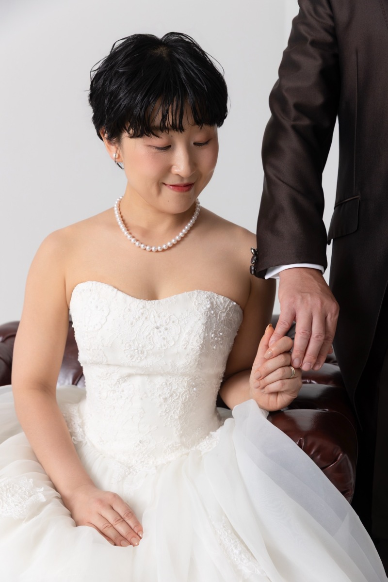 ご新郎さまの手を繋いで