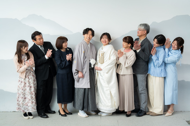 賑やかな家族写真も